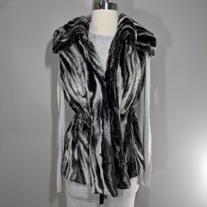 NWOT TAHARI Faux Fur Vest Cinch Waist Black Gray Chinchilla Size Small